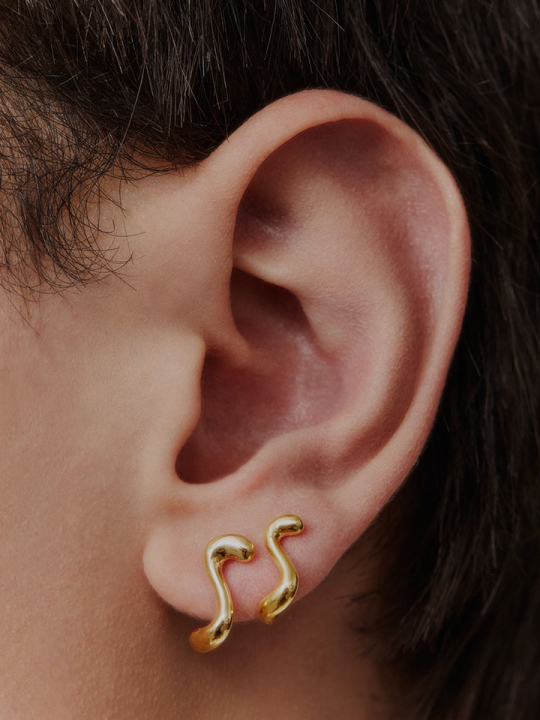 Lotus 7 Huggie Goldplated Silver  (RIGHT) in the group Earrings / Gold Earrings at SCANDINAVIAN JEWELRY DESIGN (100997YG)