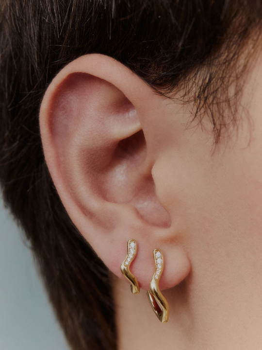 Yasmin 8 Huggie Goldplated Silver (RIGHT) in the group Earrings / Gold Earrings at SCANDINAVIAN JEWELRY DESIGN (100999YG)