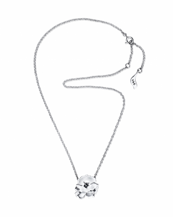 Anemone Necklace Silver in the group Necklaces / Silver Necklaces at SCANDINAVIAN JEWELRY DESIGN (10-100-02339-4045)