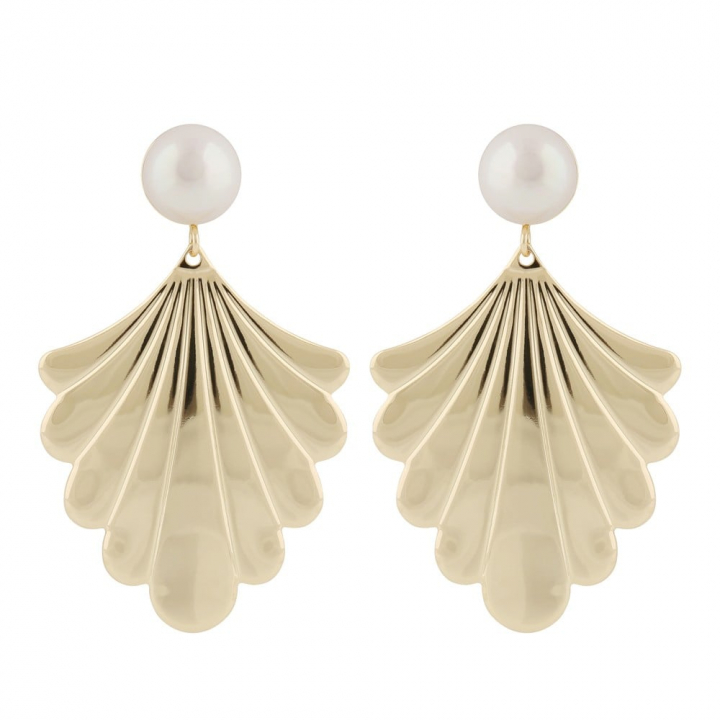 Lydia big pearl pendant ear in the group Earrings / Pearl Earrings at SCANDINAVIAN JEWELRY DESIGN (1292-7600362)