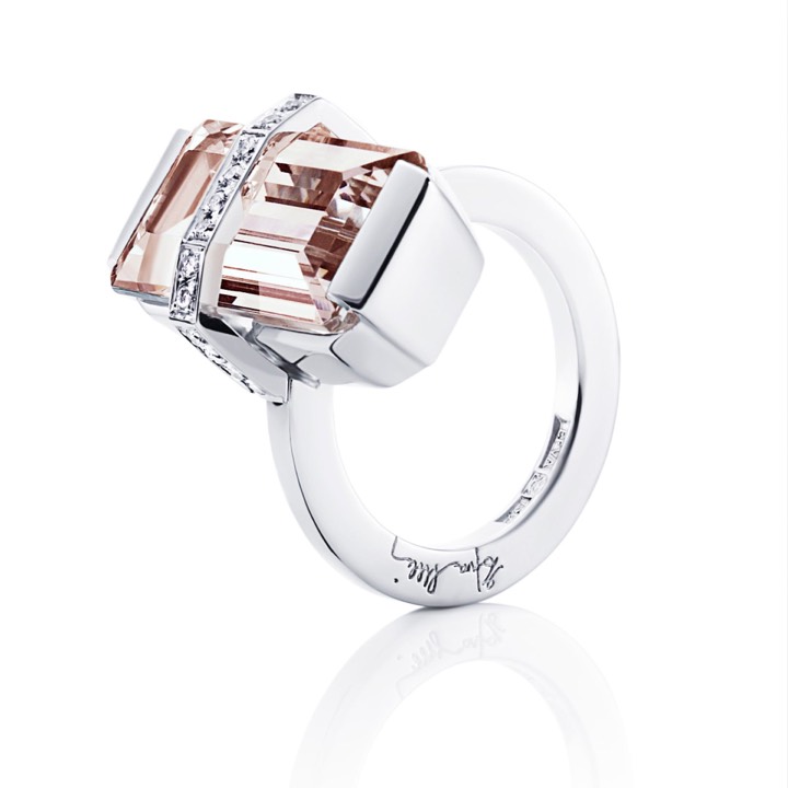 Bend Over - Morganite Ring Gold in the group Rings / Gold Rings at SCANDINAVIAN JEWELRY DESIGN (13-101-00283)