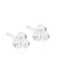 MP Clover Pearl 6 mm, White in the group Earrings / Silver Earrings at SCANDINAVIAN JEWELRY DESIGN (15-0125-59)