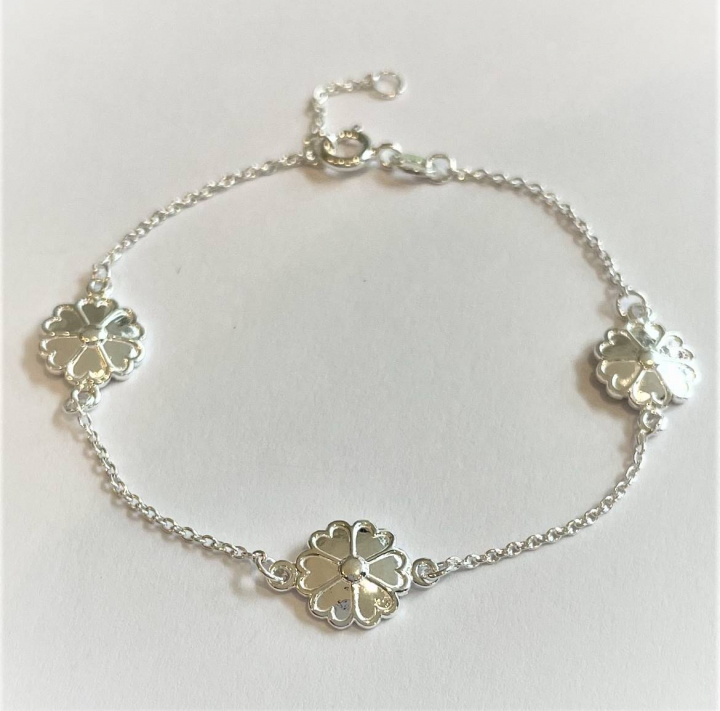 Uppland Bracelets 3 blommor silver 17+2 cm in the group Bracelets / Silver Bracelets at SCANDINAVIAN JEWELRY DESIGN (820079925)