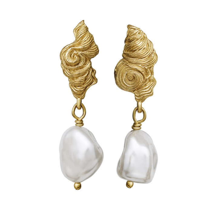Frigg Earring (Gold) in the group Earrings / Pearl Earrings at SCANDINAVIAN JEWELRY DESIGN (9698a)