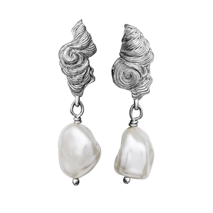 Frigg Earring (silver) in the group Earrings / Pearl Earrings at SCANDINAVIAN JEWELRY DESIGN (9698c)