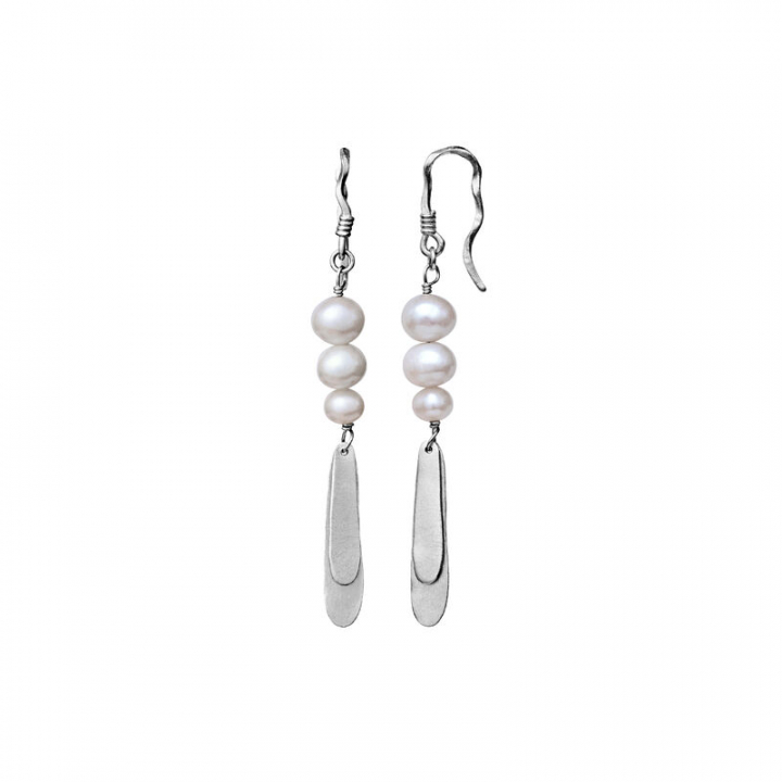 Smilla Earring Silver in the group Earrings / Pearl Earrings at SCANDINAVIAN JEWELRY DESIGN (9808c)
