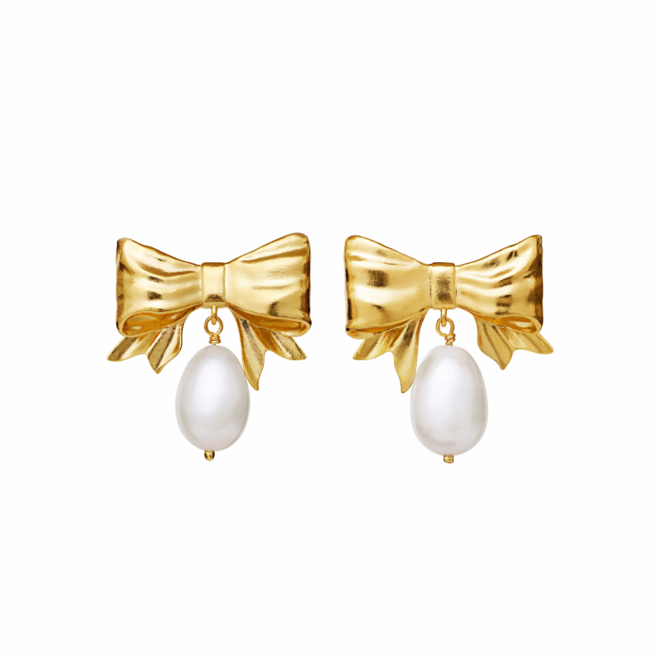 Diana earrings gold in the group Earrings / Pearl Earrings at SCANDINAVIAN JEWELRY DESIGN (9957A)