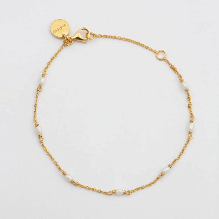 Treasure Multi Pearl Bracelet Gold in the group Bracelets / Gold Bracelets at SCANDINAVIAN JEWELRY DESIGN (BG1256)