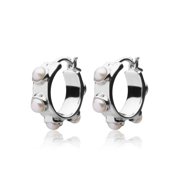 Funky Pearl Mini Hoops Earring (silver) in the group Earrings / Pearl Earrings at SCANDINAVIAN JEWELRY DESIGN (E2118RHS0-OS)