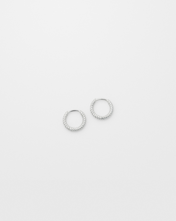 Beloved Twisted Small Hoops Silver in the group Earrings / Silver Earrings at SCANDINAVIAN JEWELRY DESIGN (ES1258)