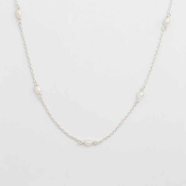 Treasure Multi Pearl Necklaces Silver in the group Necklaces / Silver Necklaces at SCANDINAVIAN JEWELRY DESIGN (NS1354)