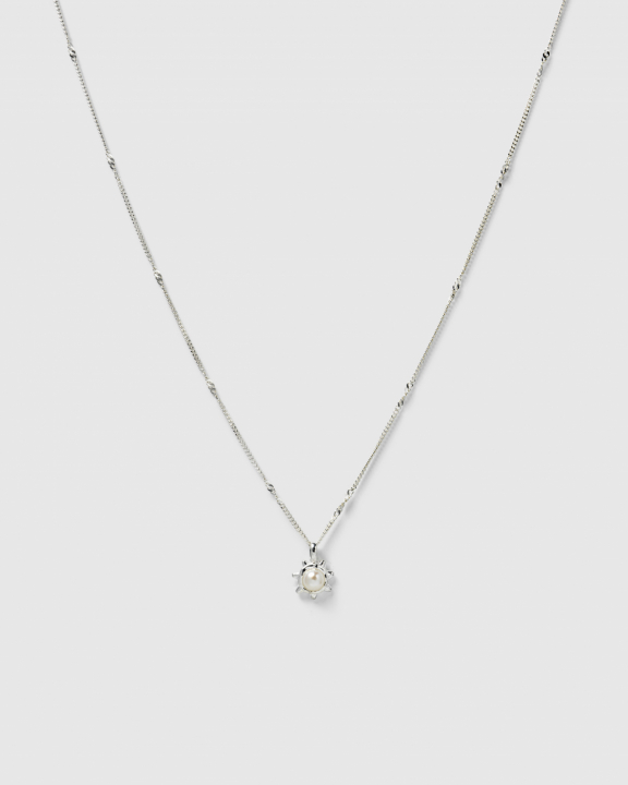 Florentina Pearl Necklace Silver in the group Necklaces / Silver Necklaces at SCANDINAVIAN JEWELRY DESIGN (NS1417)