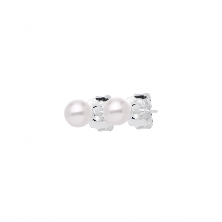 Petite Pearl single studs Silver in the group Earrings / Pearl Earrings at SCANDINAVIAN JEWELRY DESIGN (PPL-E12S00-S)