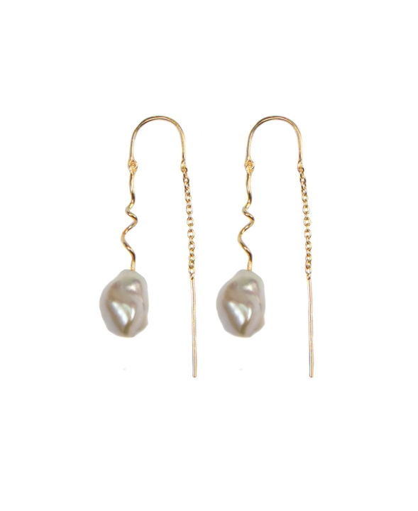 Dione Earrings Gold in the group Earrings / Pearl Earrings at SCANDINAVIAN JEWELRY DESIGN (S02065-G)