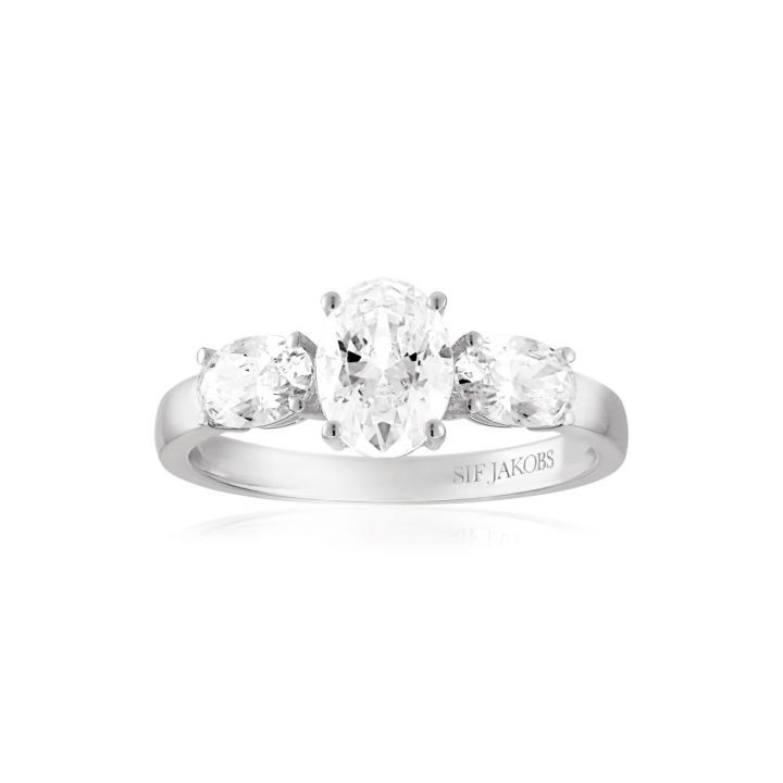 Ellisse Tre - med vita zirkoner Ring in the group Rings / Silver Rings at SCANDINAVIAN JEWELRY DESIGN (SJ-R2340-CZ)