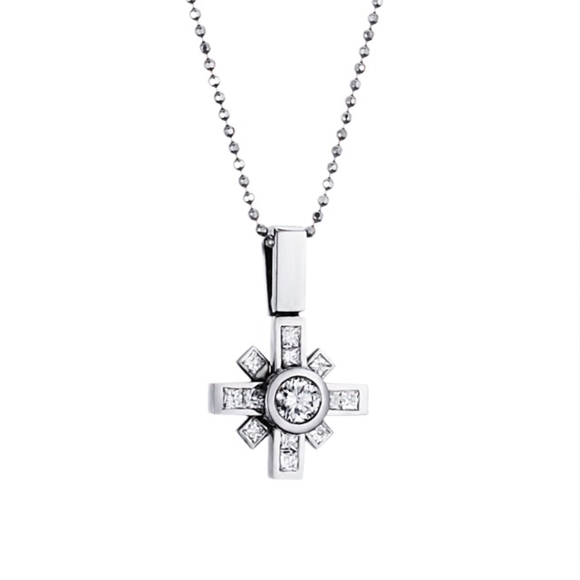 Little Miss Pretty Pendant Gold