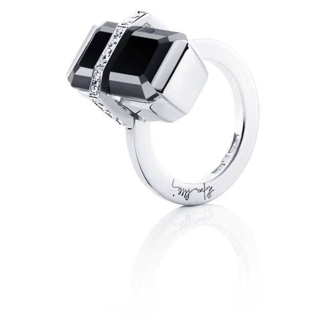 Bend Over - Onyx Ring White gold