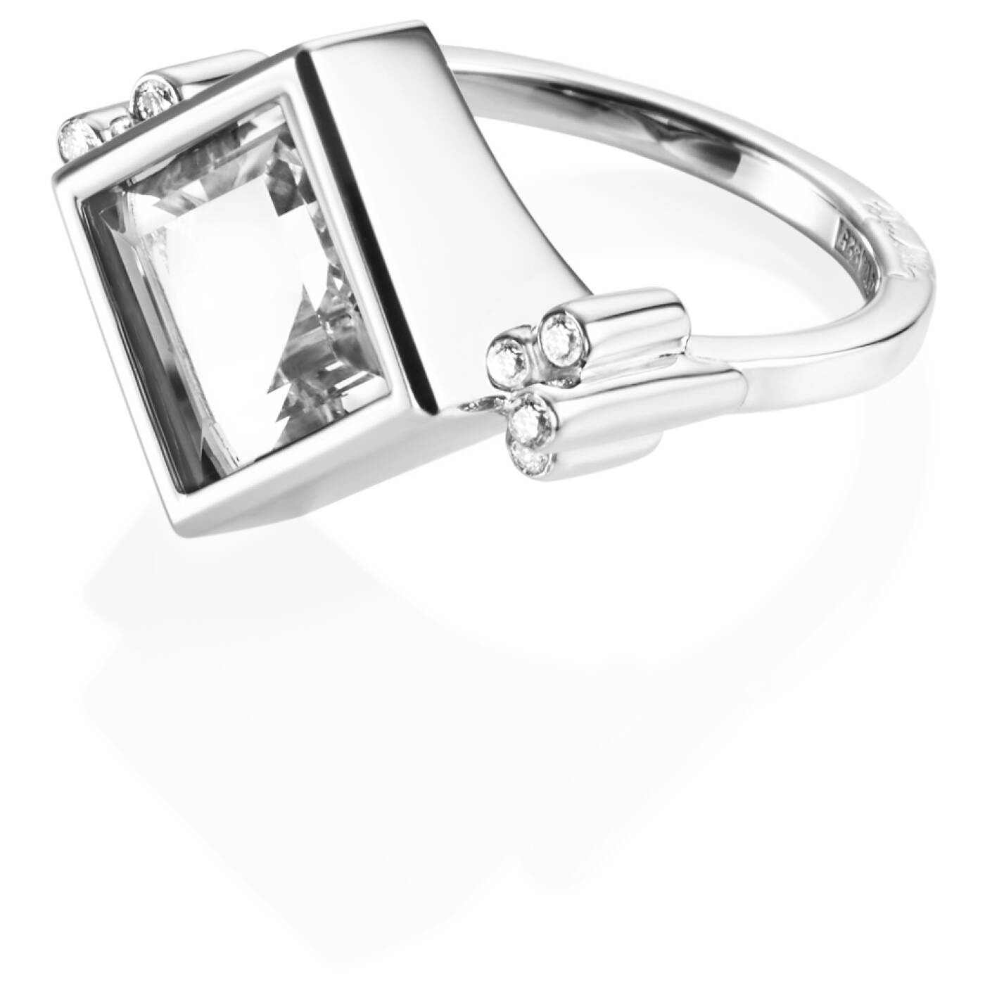 Shiny Memory - Crystal Quartz Ring Silver