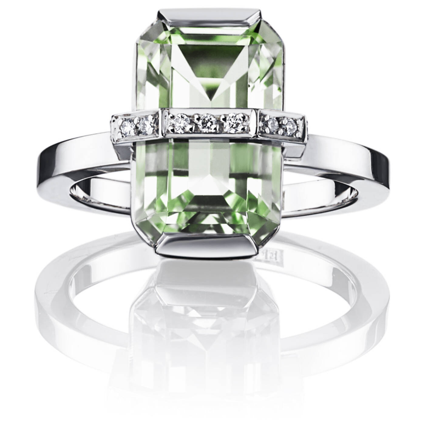 Little Bend Over - Green Quartz Ring White gold