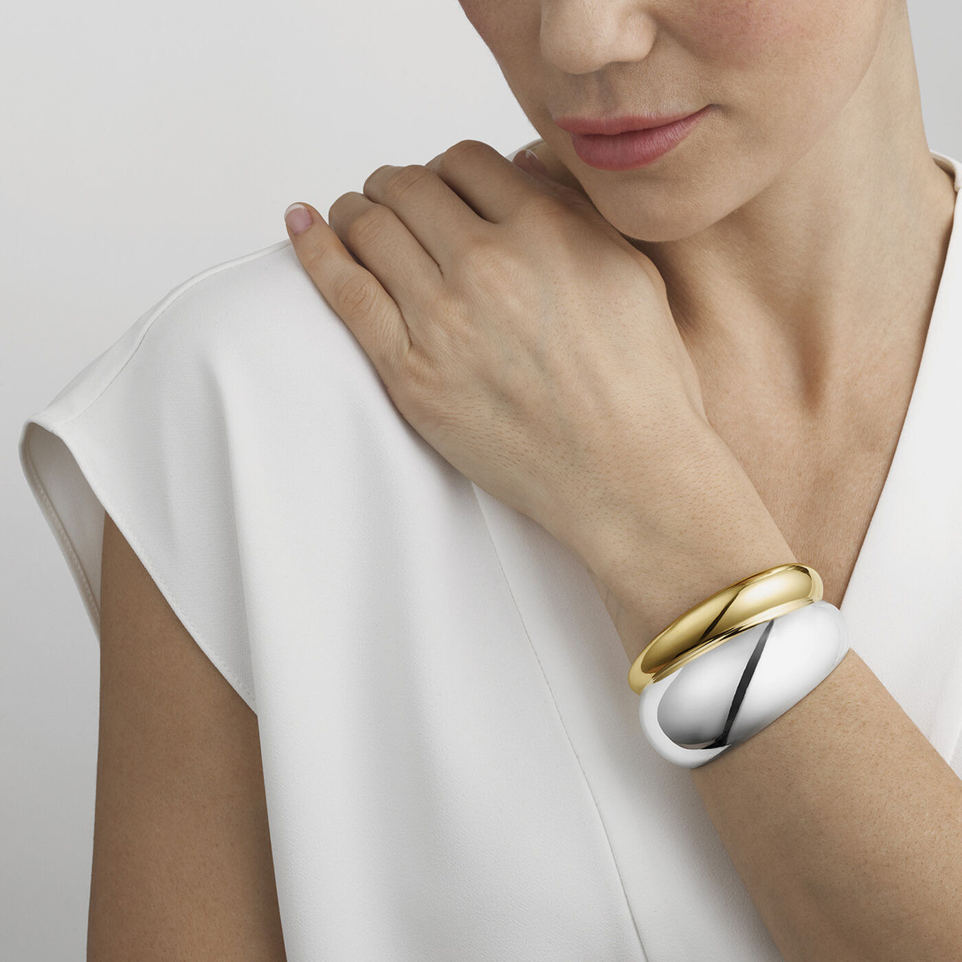 CURVE MEDIUM BANGLE Bracelets Gold Silver