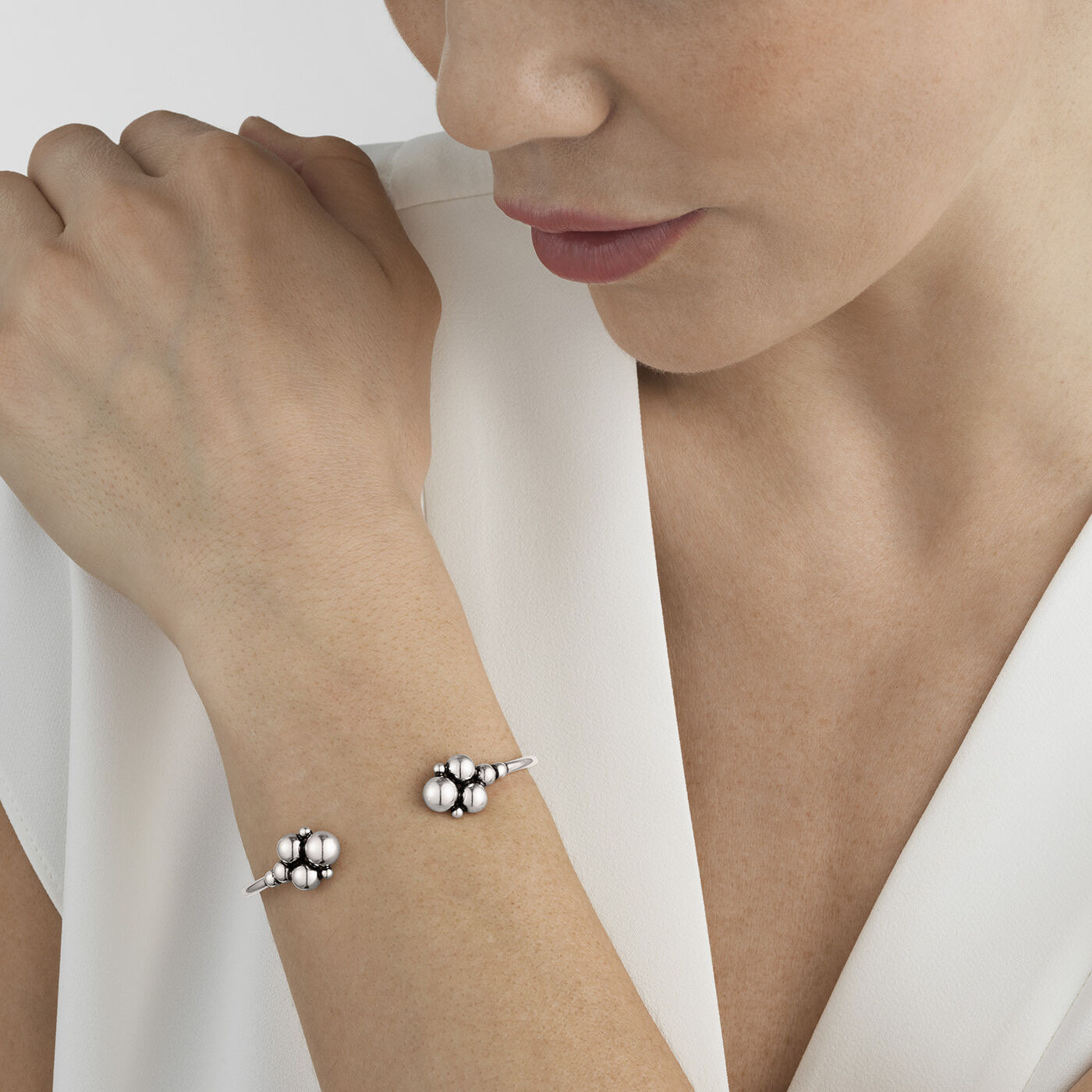 MOONLIGHT GRAPES OPEN BANGLE Bracelets Silver