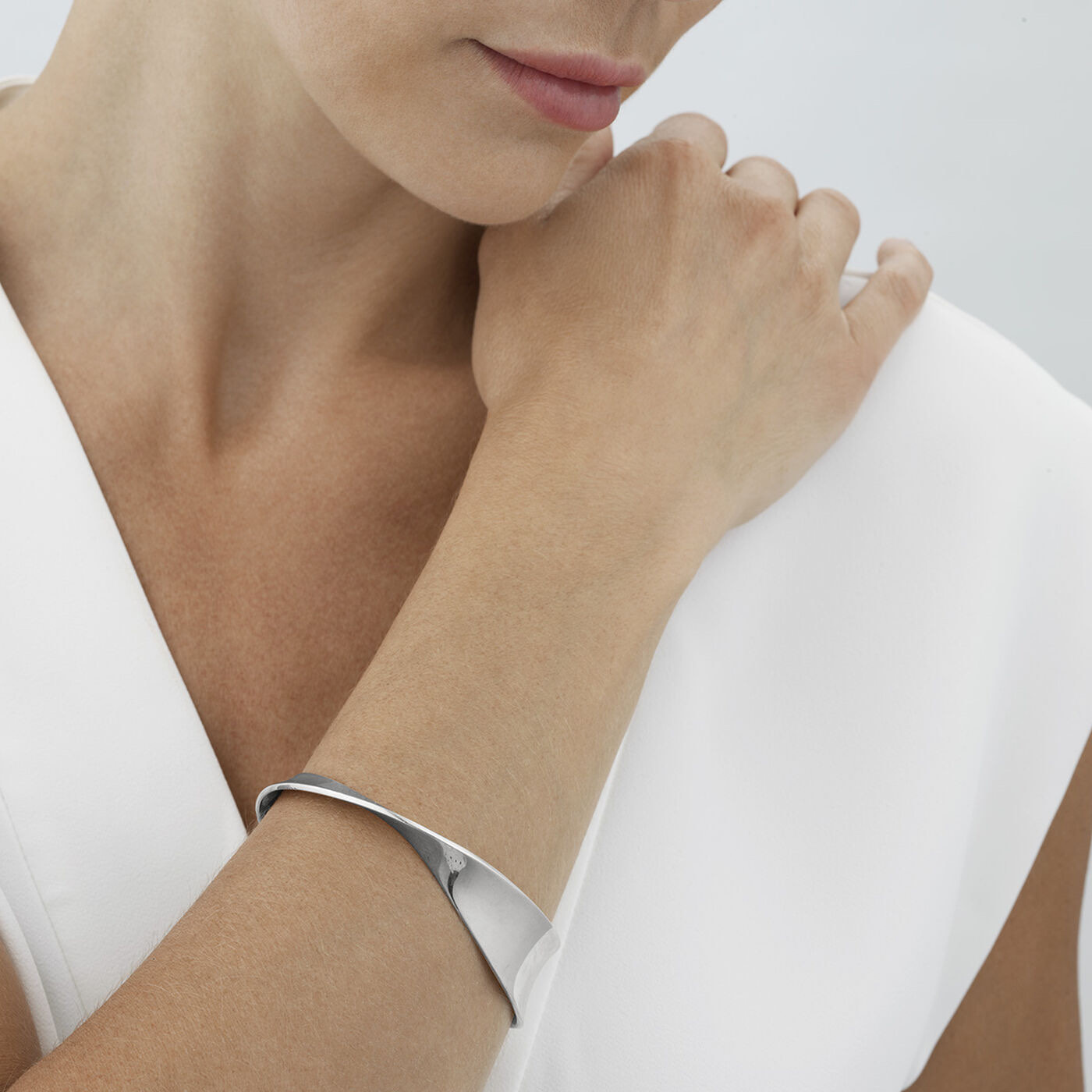 MOEBIUS BANGLE Bracelets Silver