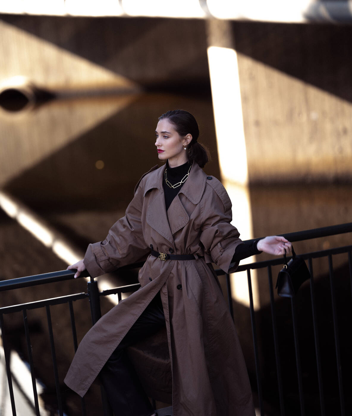 CHANIA Big Short Necklaces Gold