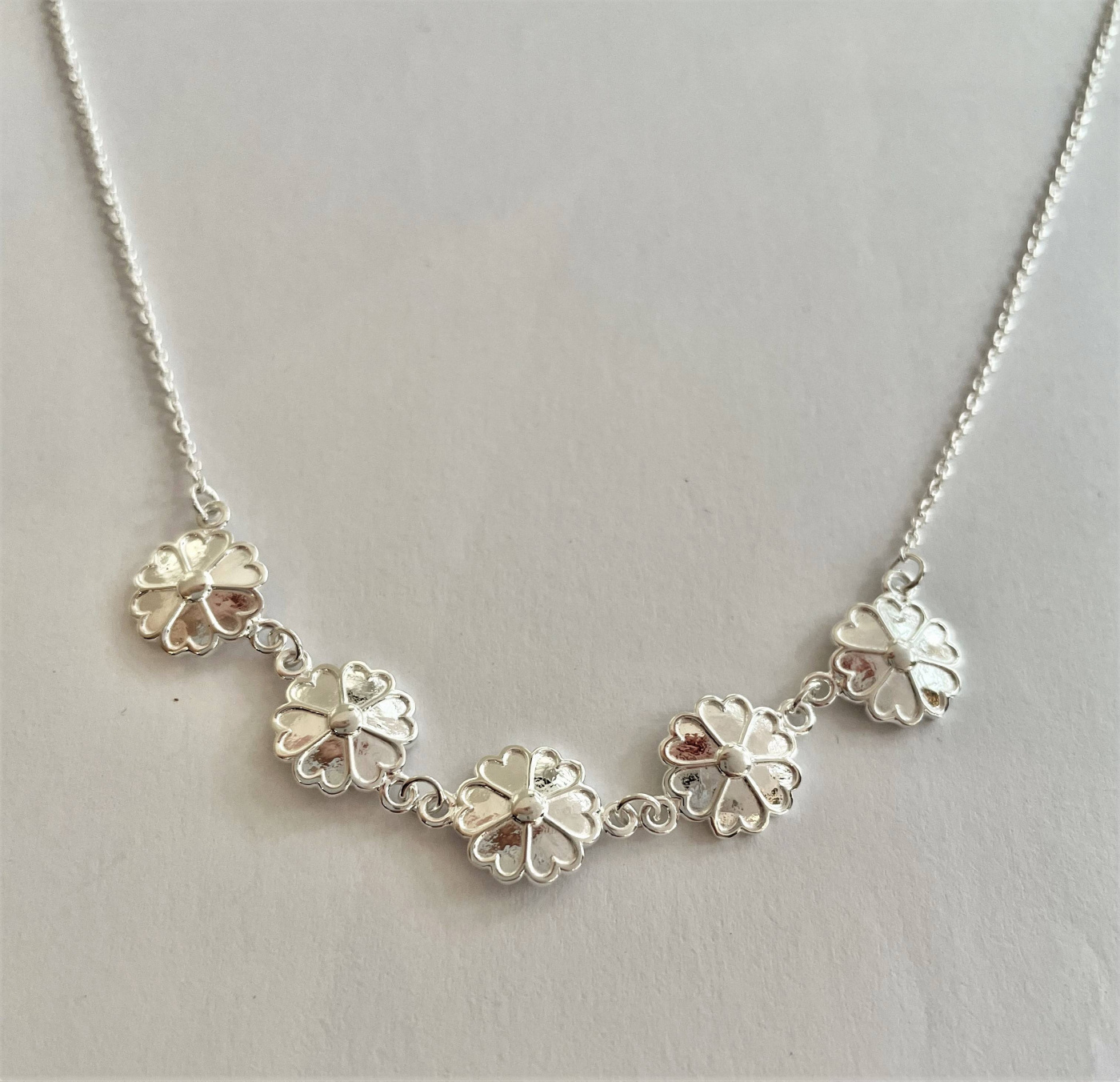 Uppland Necklaces 5 blommor silver 42+3+5 cm