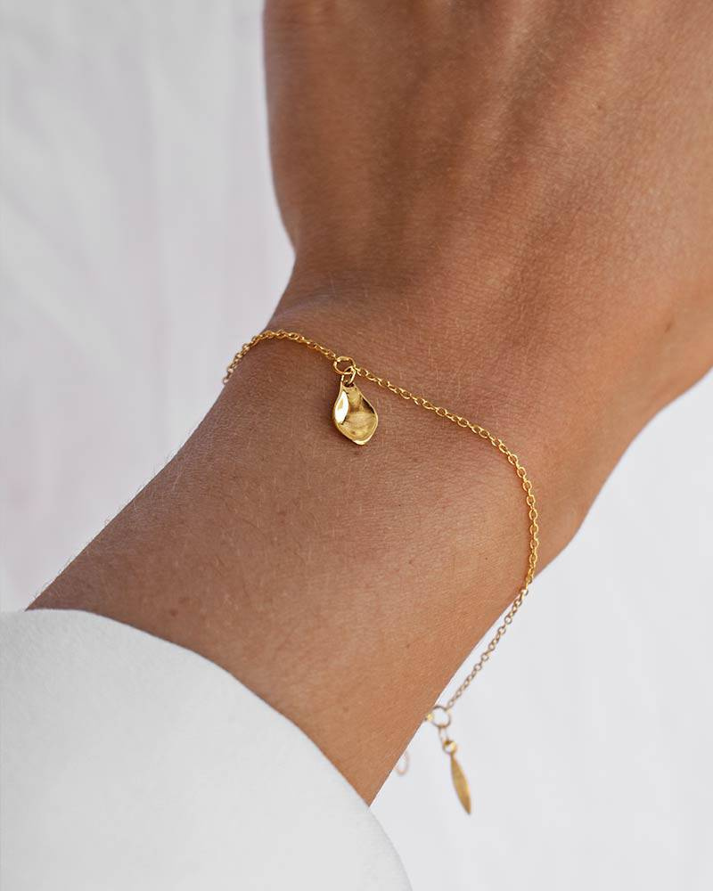 Gaias Grace drop Bracelets Gold