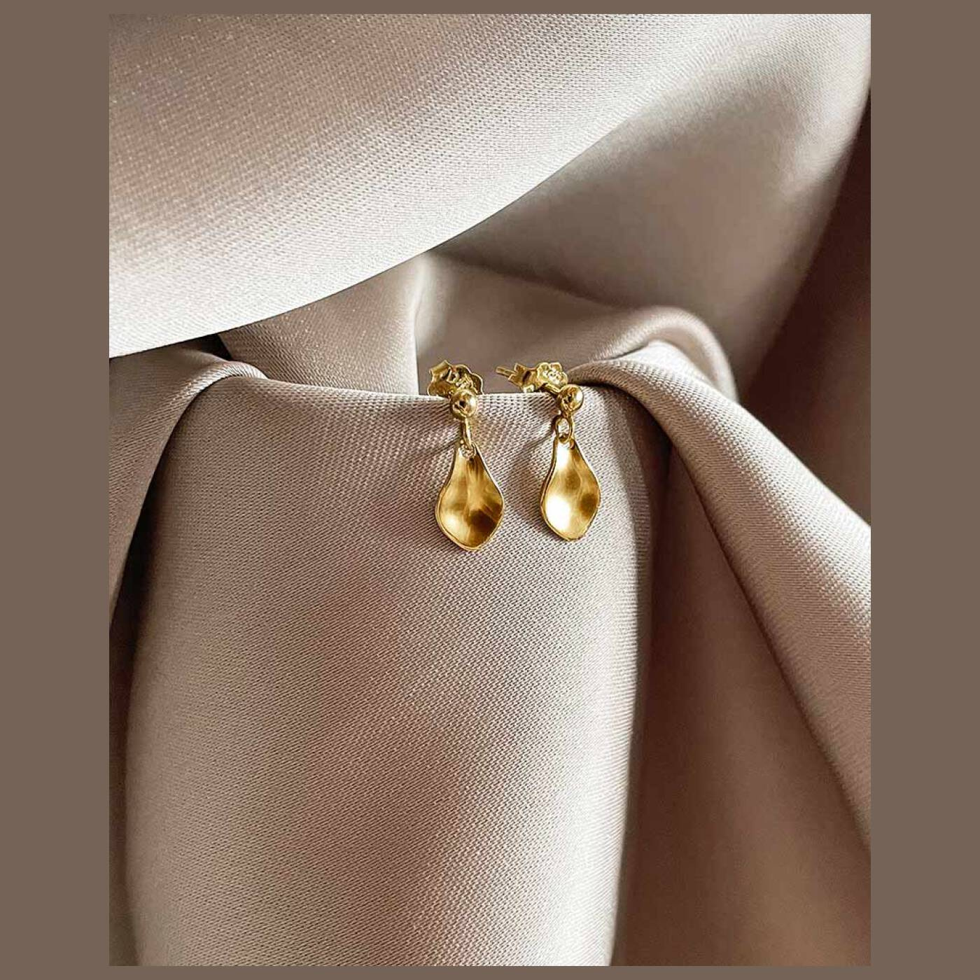 Gaias Grace drop Earring Gold