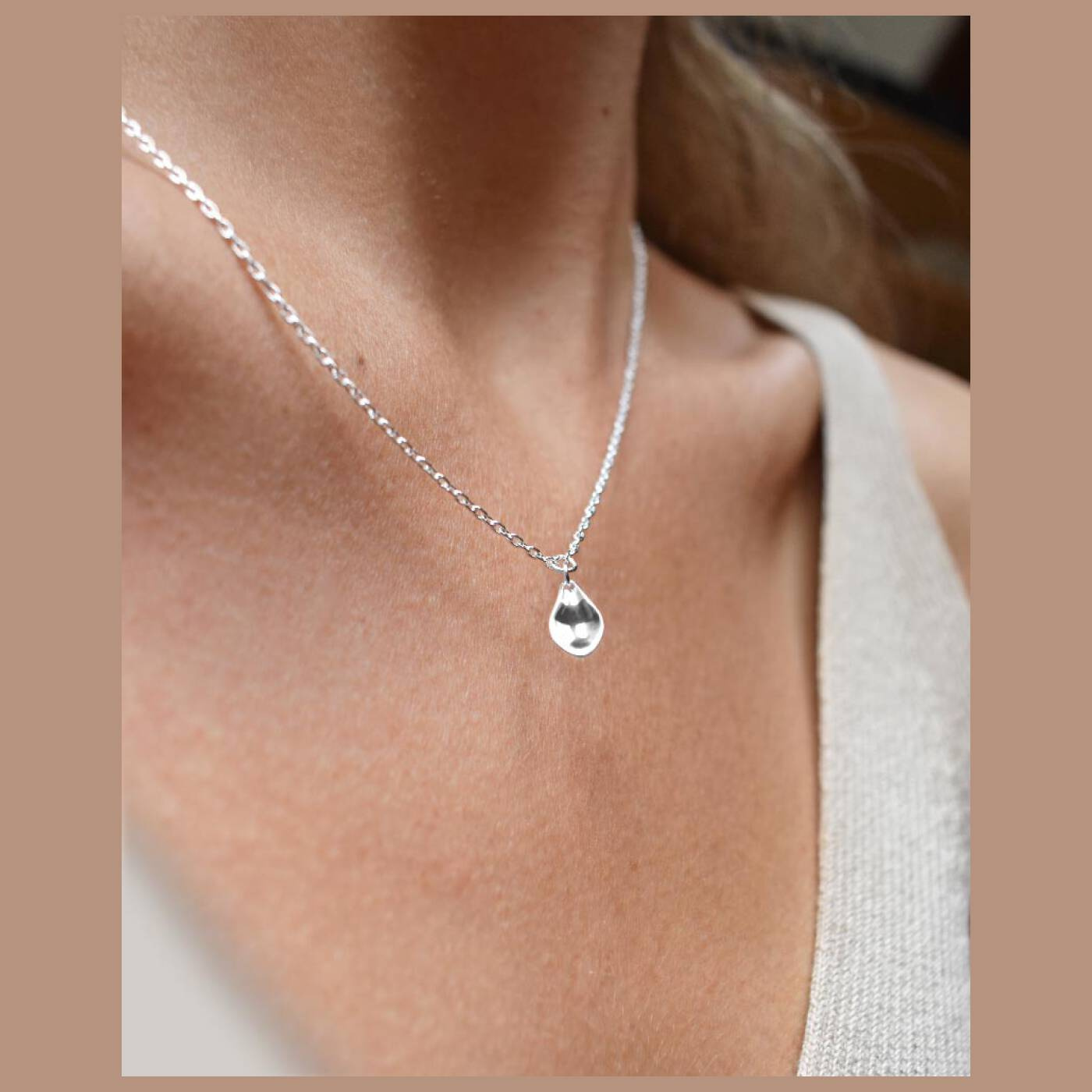 Gaias Grace drop Necklaces silver