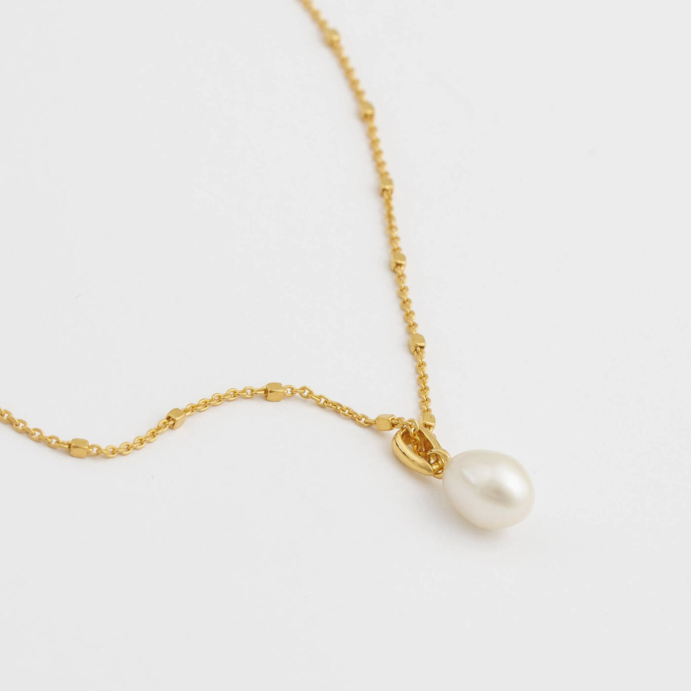 Treasure Single Pearl Necklaces Gold