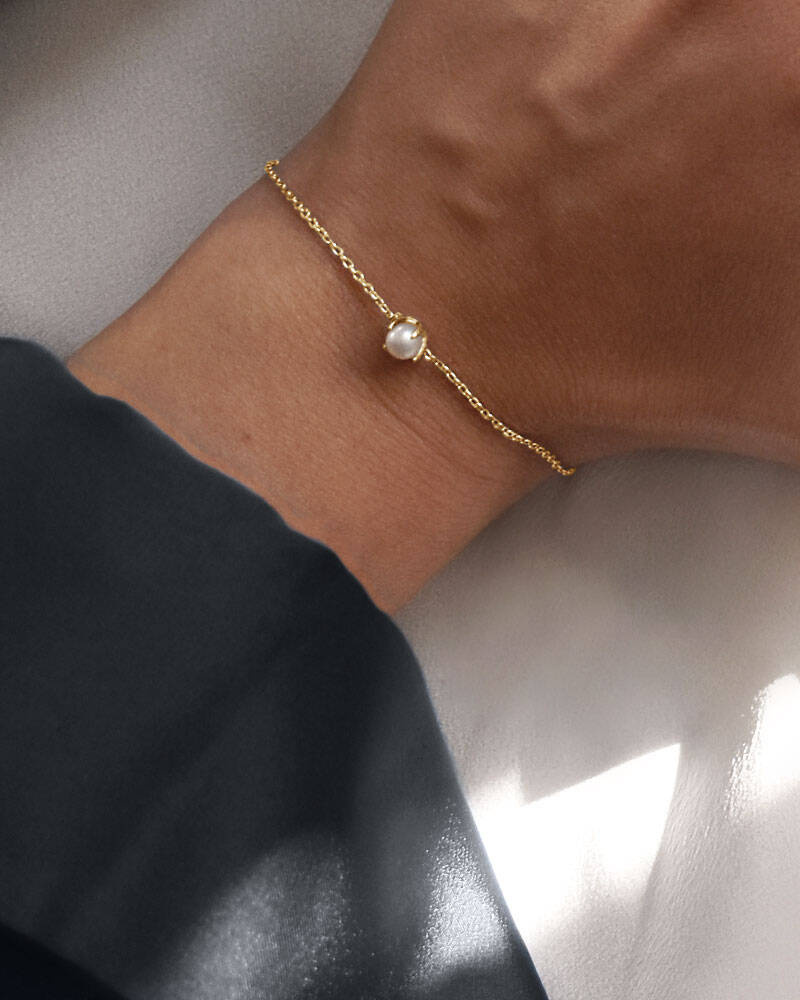 Petite Pearl Bracelets Gold