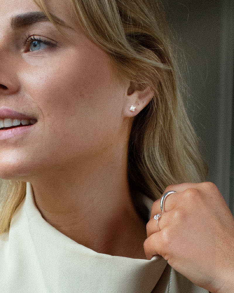 Petite Pearl Earring silver